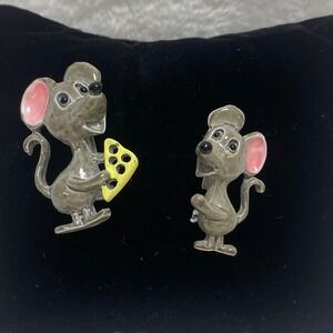 VTG Disney Adorable Enamel Mouse Brooch Pin Set Cheese Whimsical‎ Jewelry